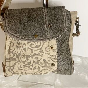 Myra Bag FACTUAL MESSENGER BAG!